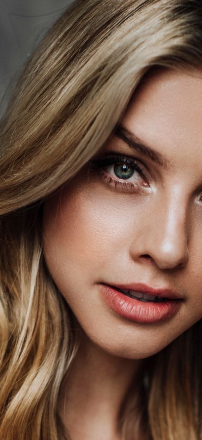 Fond d'écran Marina Laswick 2018 sur iPhone