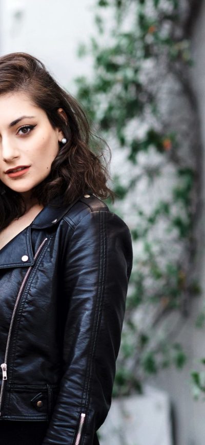 Fond d'écran Phoebe Day sur iPhone