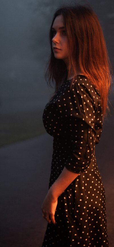 Fond d'écran iPhone Brunette Model Mist Outdoors Depth Of Field