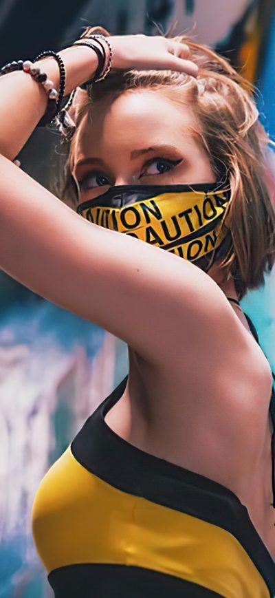 Fond d'écran iPhone Mask Girl Posing 4k