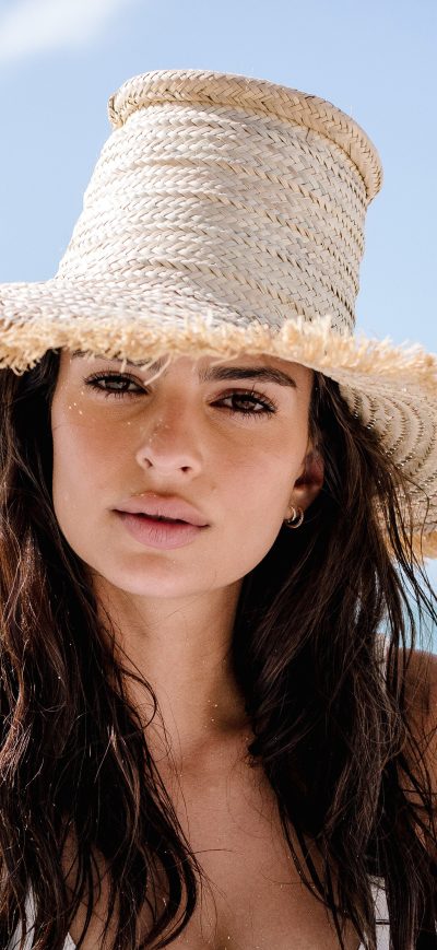 Fond d'écran iPhone Emily Ratajkowski On Beach