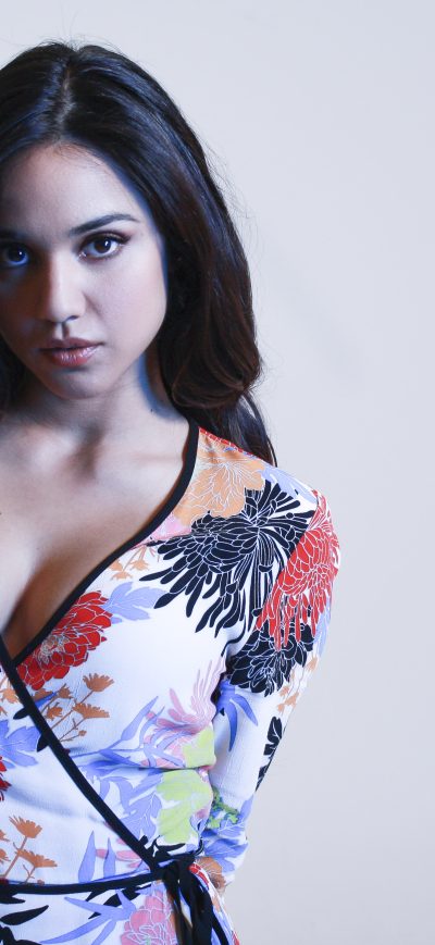Fond d'écran Summer Bishil 2018 sur iPhone