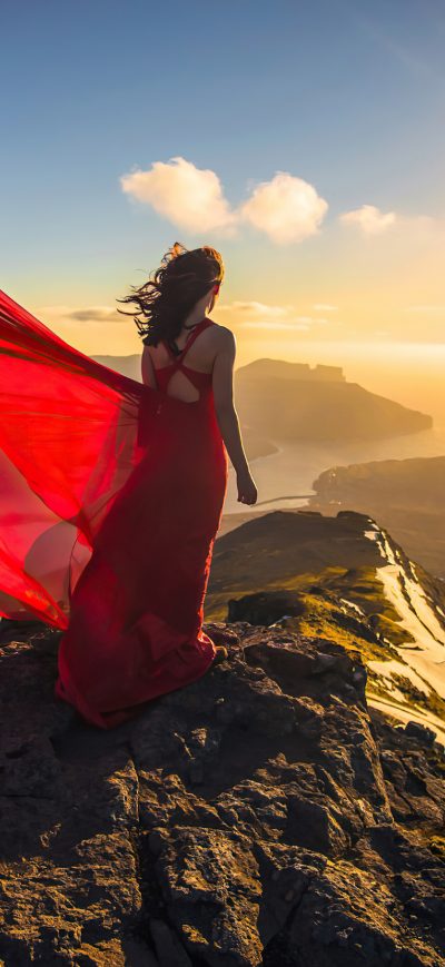Fond d'écran iPhone Girl Red Dress Waving 4k