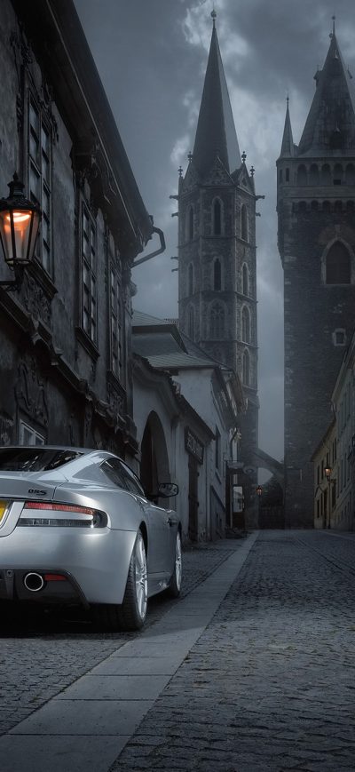 Fond d'écran Aston Martin DBS sur iPhone