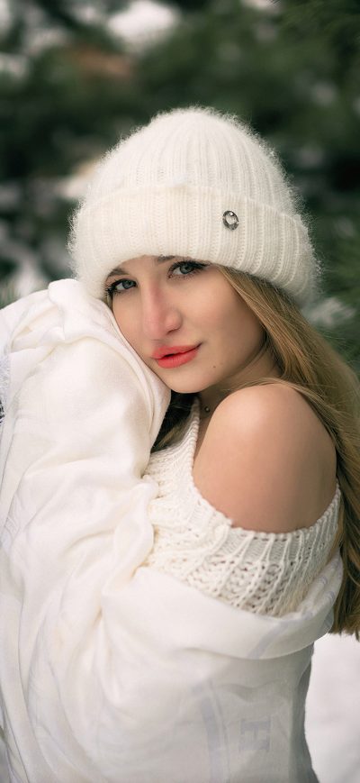Fond d'écran iPhone Girl Snow Winter White Clothing 4k