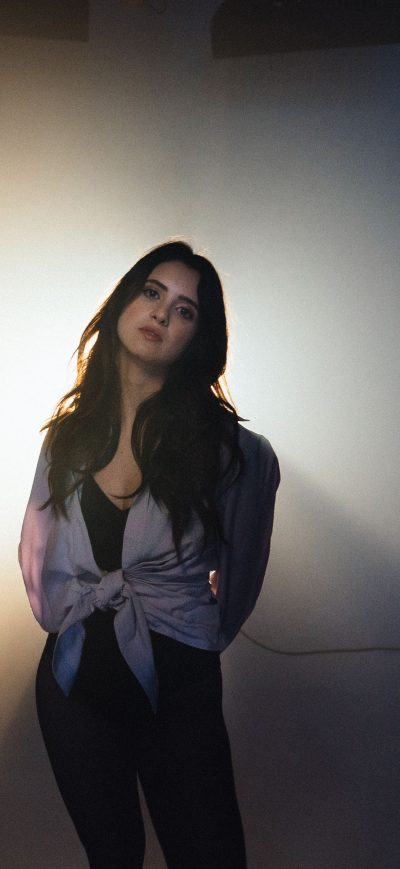 Fond d'écran iPhone Laura Marano Something To Believe In Music Video Photoshoot