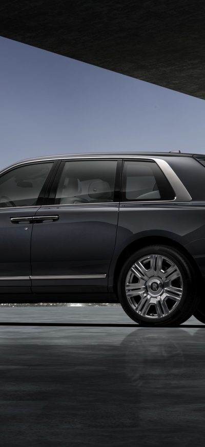 Fond d'écran iPhone Rolls Royce Cullinan Rear 4k