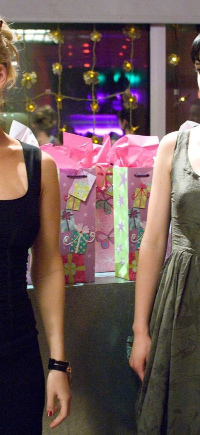 Fond d'écran iPhone Krysten Ritter And Alice Eve In Shes Out Of My League