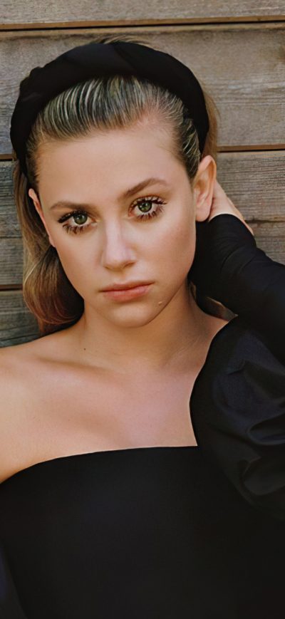 Fond d'écran iPhone Lili Reinhart New York Times Style Singapore September 2020