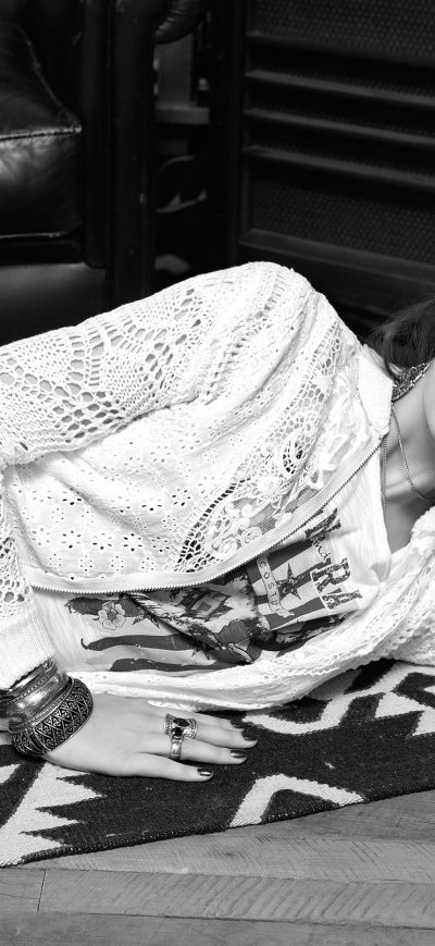 Fond d'écran iPhone Camila Queiroz Black And White