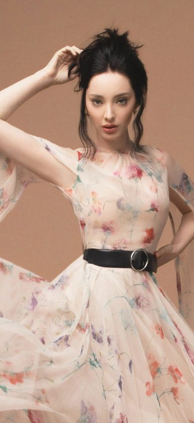 Fond d'écran iPhone Emma Dumont 2019 4k