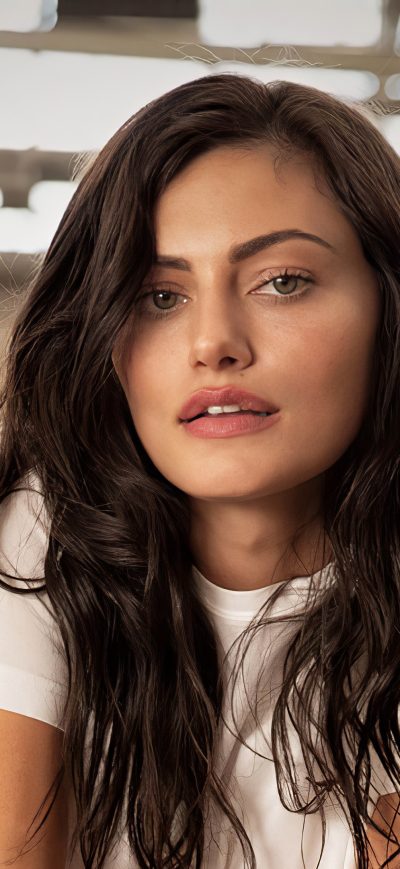 Fond d'écran iPhone Phoebe Tonkin X Marc Newson Collaboration 2020