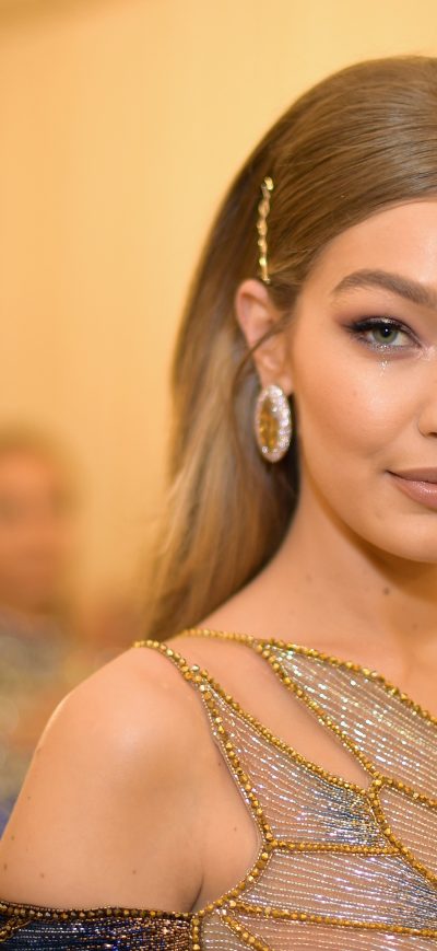 Fond d'écran Gigi Hadid At Met Gala 2018 sur iPhone