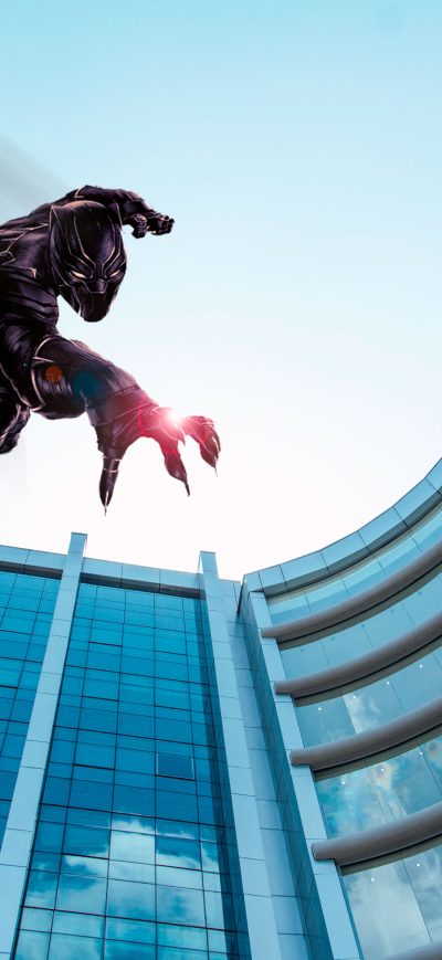 Fond d'écran iPhone Black Panther Jumping From The Building