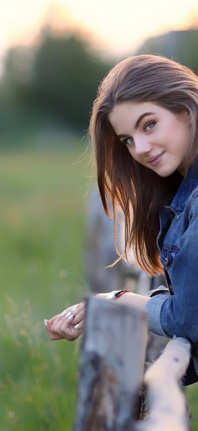 Fond d'écran iPhone Portrait Of A Young Beautiful Girl 4k