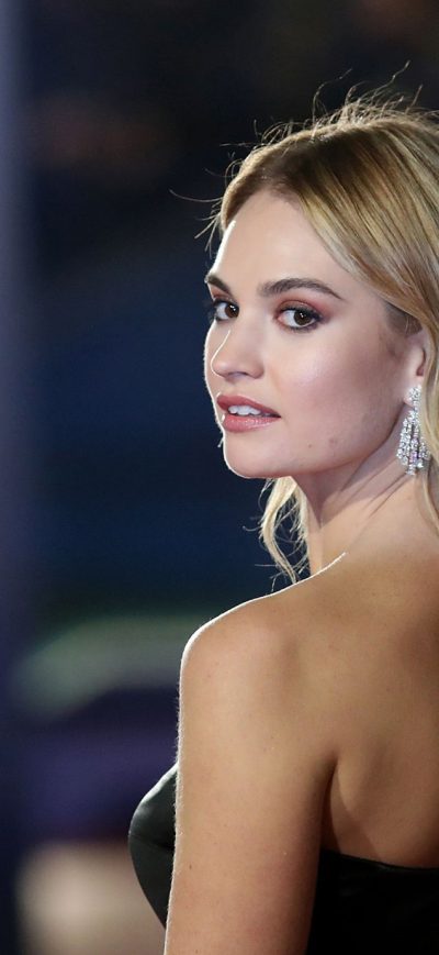 Fond d'écran iPhone Lily James Hd 2018