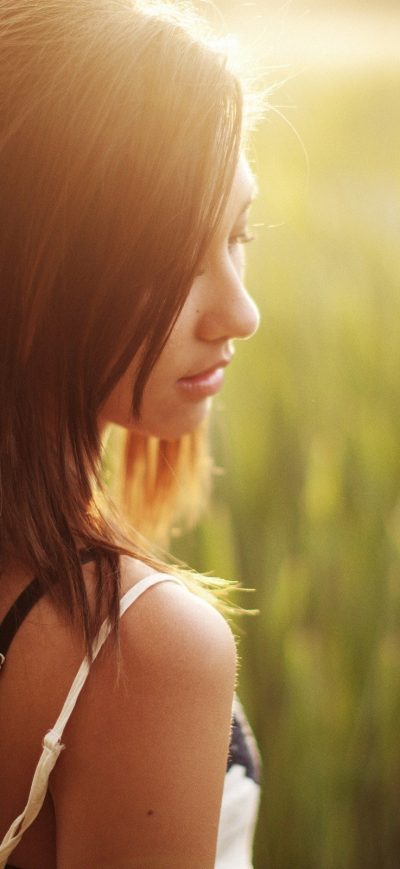 Fond d'écran iPhone Girl Field Sunlight
