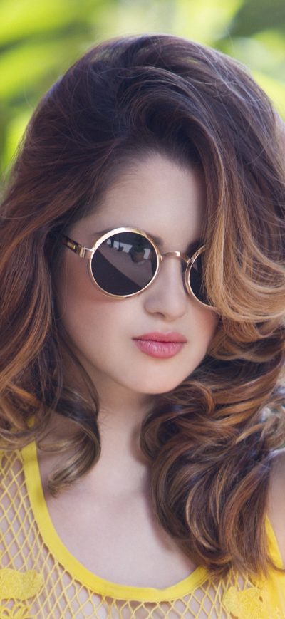Fond d'écran iPhone Laura Marano 2019