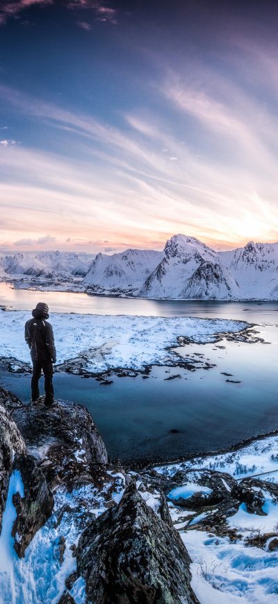 Fond d'écran iPhone Standing At Lofoten Norway 10k