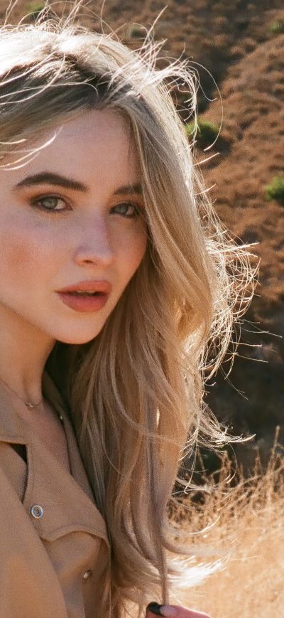 Fond d'écran iPhone Sabrina Carpenter Interview Magazine 2021