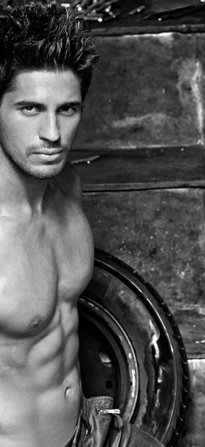 Fond d'écran iPhone Sidharth Malhotra In GQ