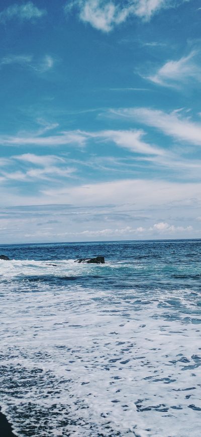 Fond d'écran iPhone Sea Shore Under Blue Sky 4k