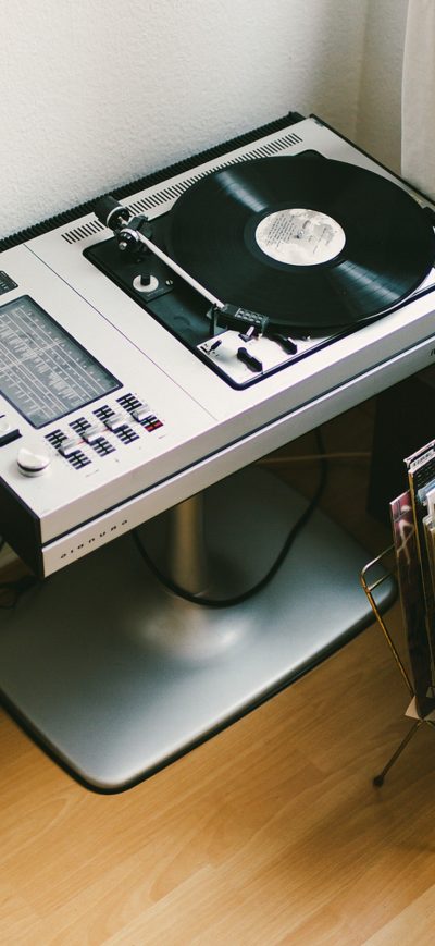 Fond d'écran Vinyl Turntable Records Headphones sur iPhone