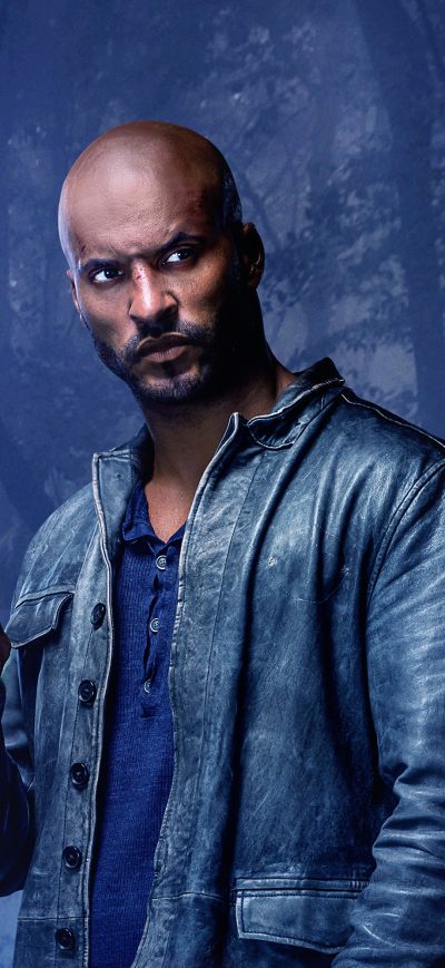 Fond d'écran iPhone Ricky Whittle As Shadow Moon In American Gods