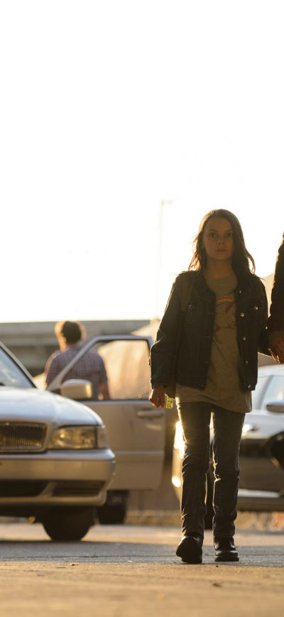 Fond d'écran iPhone Dafne Keen And Hugh Jackman In Logan