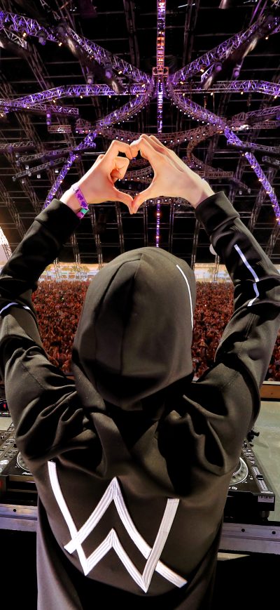 Fond d'écran iPhone Alan Walker Performing Live 5k