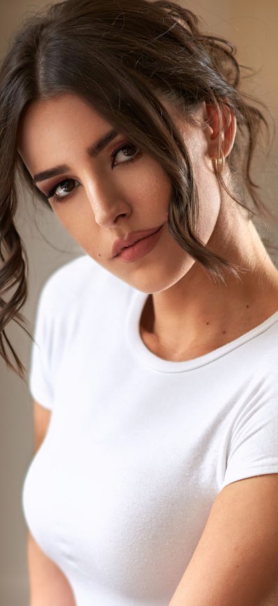 Fond d'écran iPhone Brunette White Clothing Girl 4k