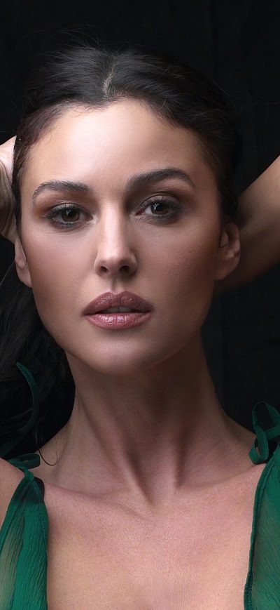 Fond d'écran iPhone Monica Bellucci Esquire 2020
