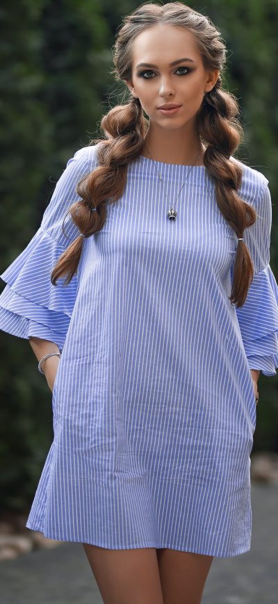Fond d'écran iPhone Light Blue Dress Model Outdoors