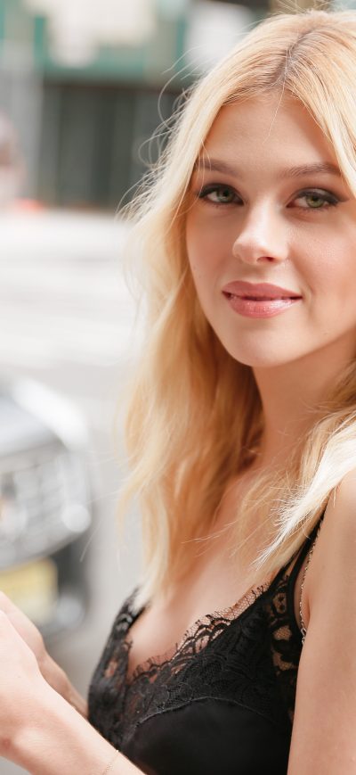 Fond d'écran iPhone Nicola Peltz Cute