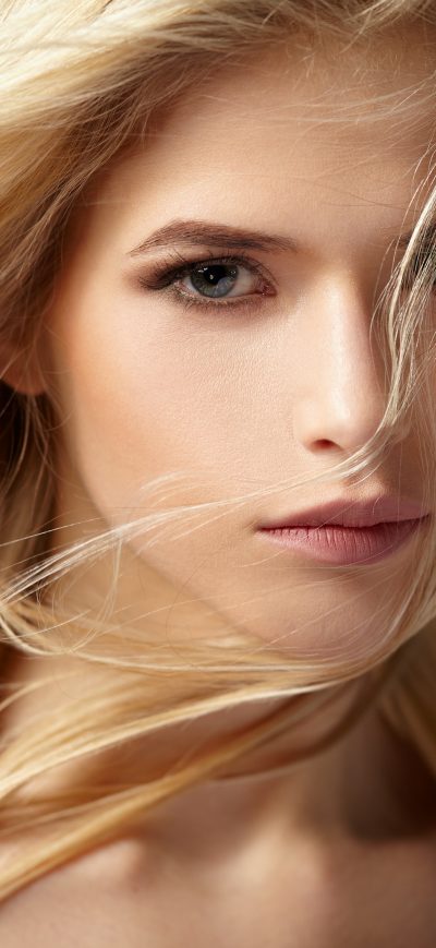 Fond d'écran iPhone Beautiful Blonde Face Blue Eyes 5k