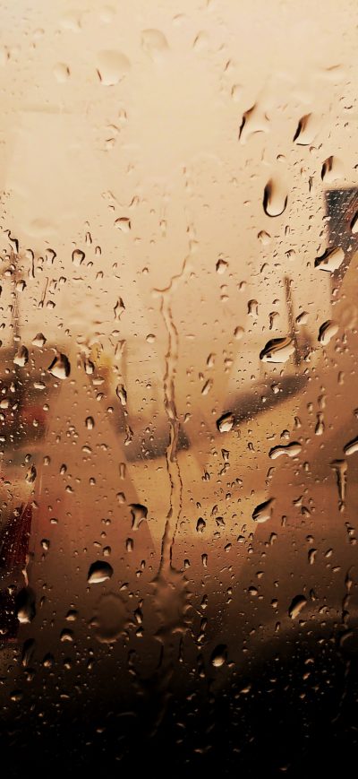 Fond d'écran iPhone Water Droplets On Car Windshield Rainy Season 4k