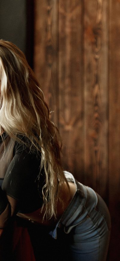 Fond d'écran iPhone Long Hair Blonde Girl 4k