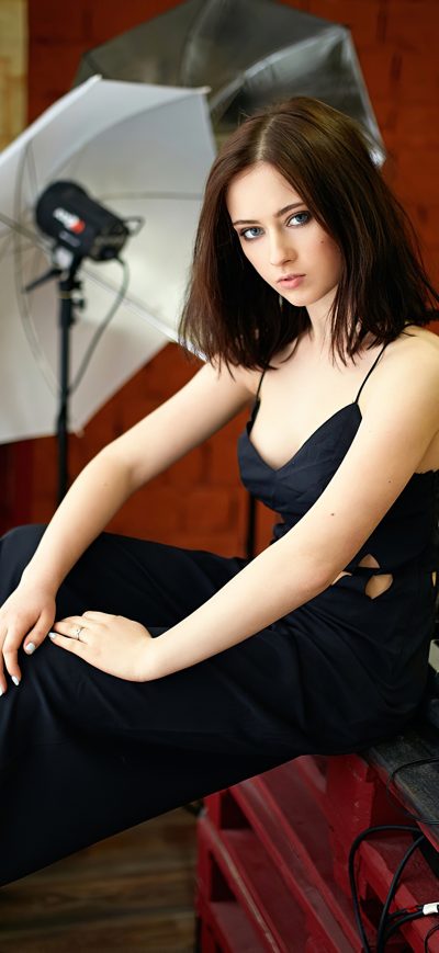 Fond d'écran iPhone Short Hair Beautiful Girl In Studio 4k