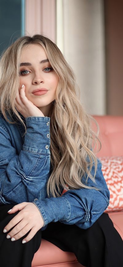 Fond d'écran iPhone Sabrina Carpenter Sydney Portrait Shoot 2020