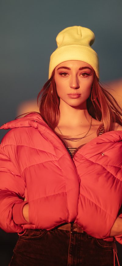 Fond d'écran iPhone Girl Hands In Pockets Jacket 4k