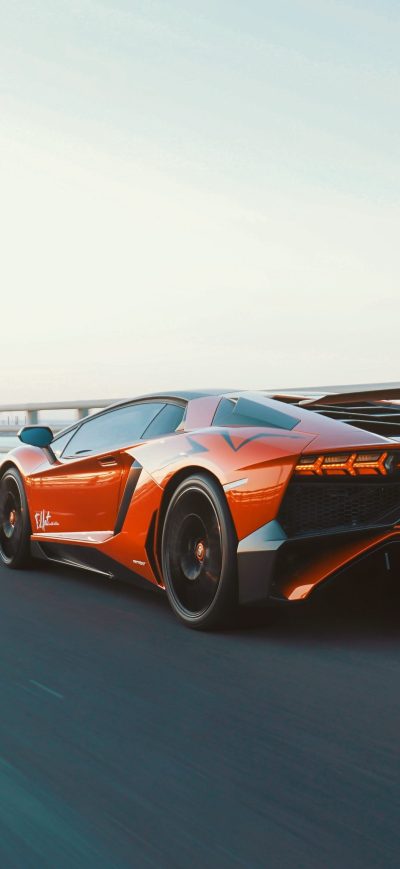 Fond d'écran iPhone Lambo Aventador On Expressway 4k