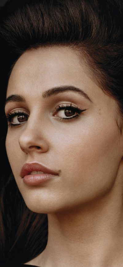 Fond d'écran iPhone 2019 Naomi Scott W Magazine