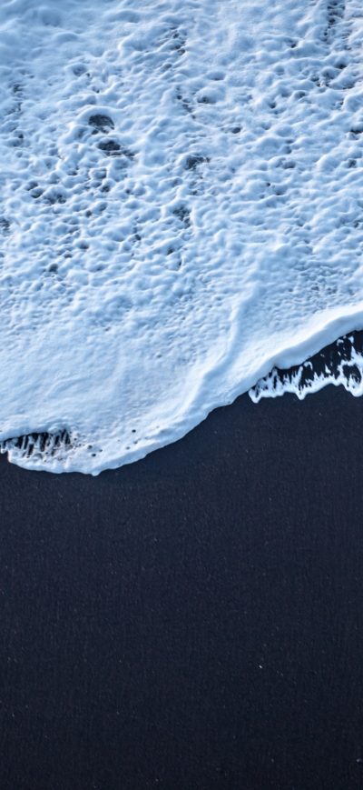 Fond d'écran iPhone Sea Foam Black Sand 4k