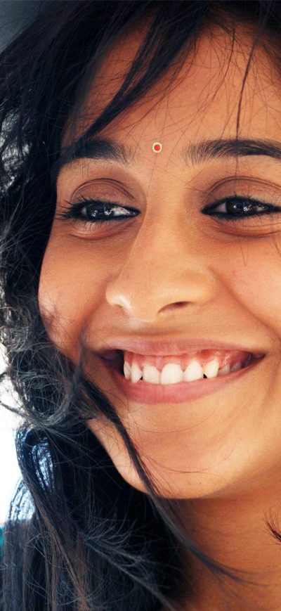 Fond d'écran Regina Cassandra Nirnayam sur iPhone