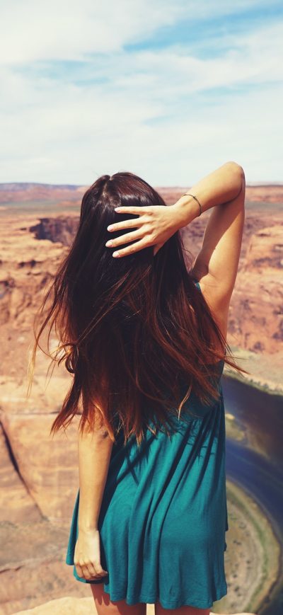 Fond d'écran iPhone Long Hair Girl Auburn Hair Canyon