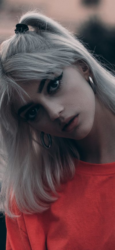 Fond d'écran iPhone Girl Orange Shirt Braid Hairs 4k
