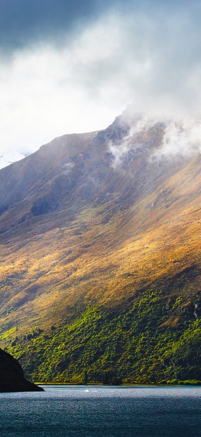 Fond d'écran iPhone Beautiful Light On Mountains 4k