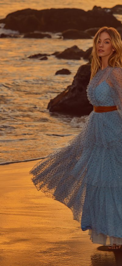 Fond d'écran iPhone Girl In Sydney Sweeney Beach 4k