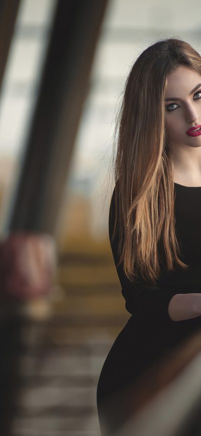 Fond d'écran iPhone Girl In Black Dress Beautiful Red Lipstick