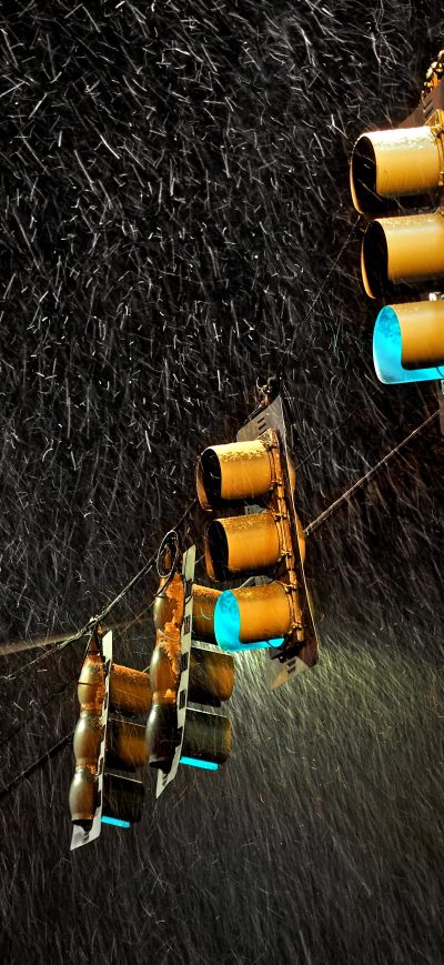 Fond d'écran iPhone Traffic Lights Night Rain 5k